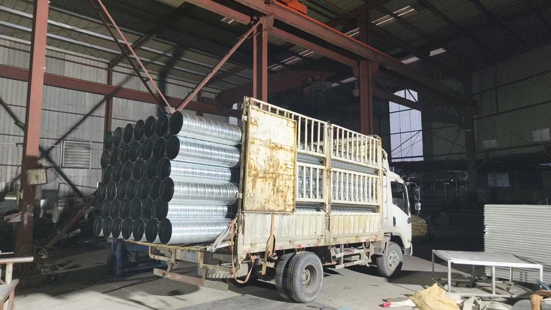 湖北馳亮機(jī)電感謝客戶信任，加班送貨中